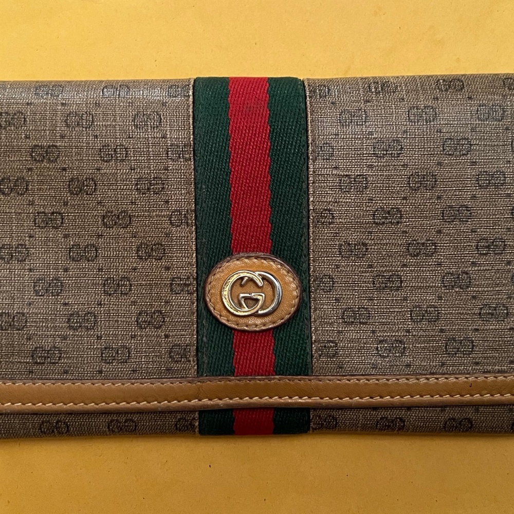 AUTHENTIC VINTAGE GUCCI WALLET w/ DATE CODE